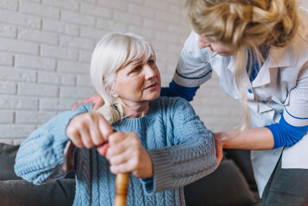 Prevenção de quedas em idosos - como o homecare pode ajudar a proteger quem você ama